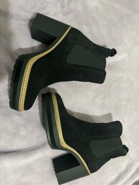 Steve Madden Black Suede Platform Chelsea Booties with Tan Trim